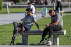 بی اهمیتی و رعایت نکردن شیوه های بهداشتی مردم در روز قرمز اصفهان

عکس:مجتبی جهان بخش
