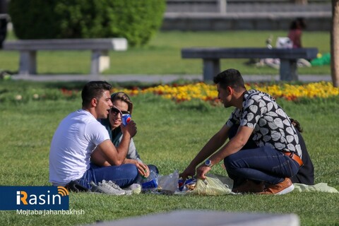 بی اهمیتی و رعایت نکردن شیوه های بهداشتی مردم در روز قرمز اصفهان

عکس:مجتبی جهان بخش