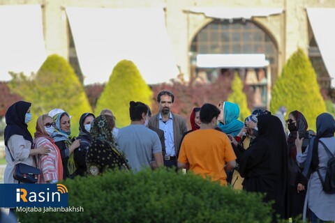 نحوه رعایت پروتکل های بهداشتی در روز قرمز اصفهان

عکس:مجتبی جهان بخش