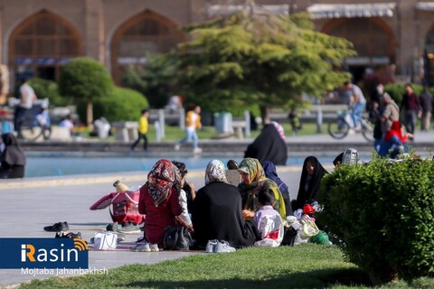 نحوه رعایت پروتکل های بهداشتی در روز قرمز اصفهان

عکس:مجتبی جهان بخش