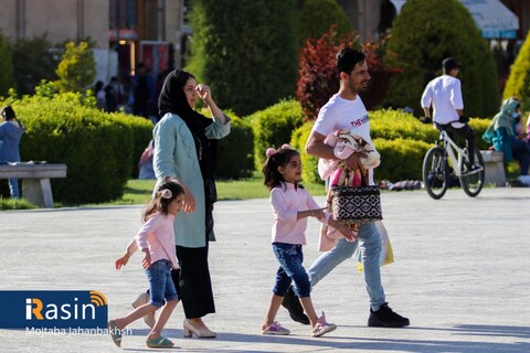 نحوه رعایت پروتکل های بهداشتی در روز قرمز اصفهان

عکس:مجتبی جهان بخش