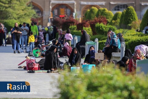 نحوه رعایت پروتکل های بهداشتی در روز قرمز اصفهان

عکس:مجتبی جهان بخش