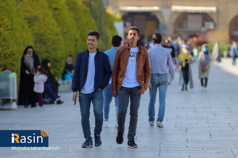 نحوه رعایت پروتکل های بهداشتی در روز قرمز اصفهان

عکس:مجتبی جهان بخش