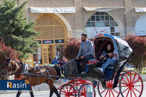 نحوه رعایت پروتکل های بهداشتی در روز قرمز اصفهان

عکس:مجتبی جهان بخش