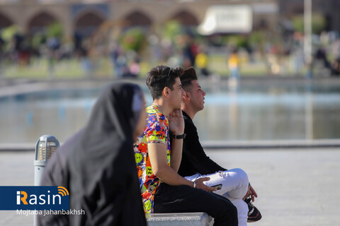 نحوه رعایت پروتکل های بهداشتی در روز قرمز اصفهان

عکس:مجتبی جهان بخش