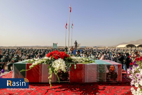 مراسم تشیع پیکرسرلشکر پاسدار شهید سید محمد حجازی در اصفهان

عکس:مجتبی جهان بخش
