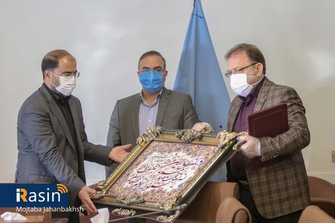 ایین تقدیر سازمان پزشک قانونی کشور ازمسئولیت اجتماعی شرکت فولاد مبارکه اصفهان

عکس:مجتبی جهان بخش