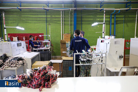 گروه صنعتی انتخاب الکترونیک- اسنوا-لوزام خانگی- کارگر-کارخانه-کارگر کارخانه