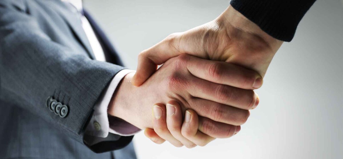 تقدیر وزیر بهداشت از خدمات رئیس سازمان حمایت در مدیریت بیماری کرونا 