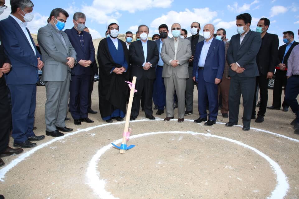  آغاز عملیات اجرایی ساخت پست برق ۶۳.۲۰ کیلوولت شهرک صنعتی دماوند ۲ با حضور وزیر صمت