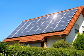 نصب و راه‌اندازی سامانه‌های برق خورشیدی همچنان مقرون به صرفه است