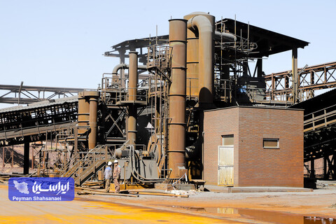 غبارگیرهای نصب شده در ناحیه آهن‌سازی جهت کنترل هر چه بیشتر کنترل غبار