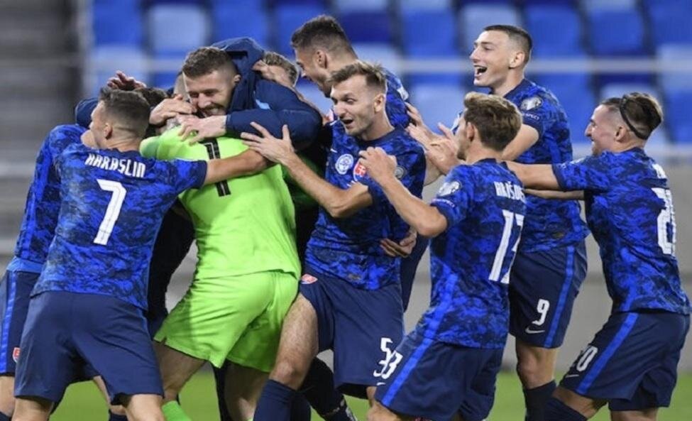 شکست یاران لواندوفسکی مقابل اسلواکی 