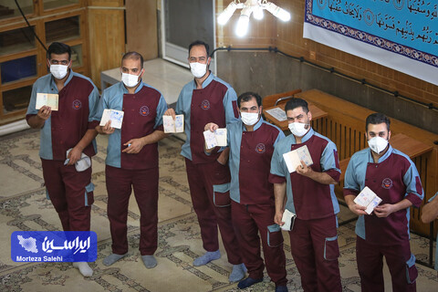 حضور پرشور کارکنان شرکت فولاد مبارکه در سیزدهمین انتخابات ریاست جمهوری