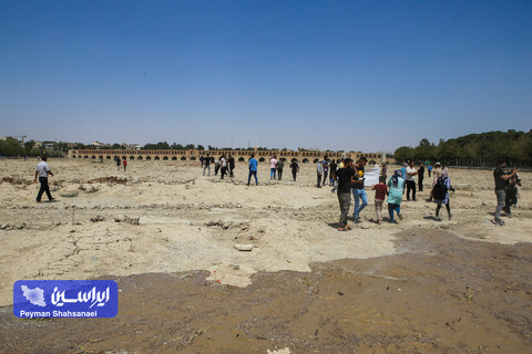 زندهرود از پلهای تاریخی اصفهان عبور کرد آب زاینده رود در گذر از نصف جهان