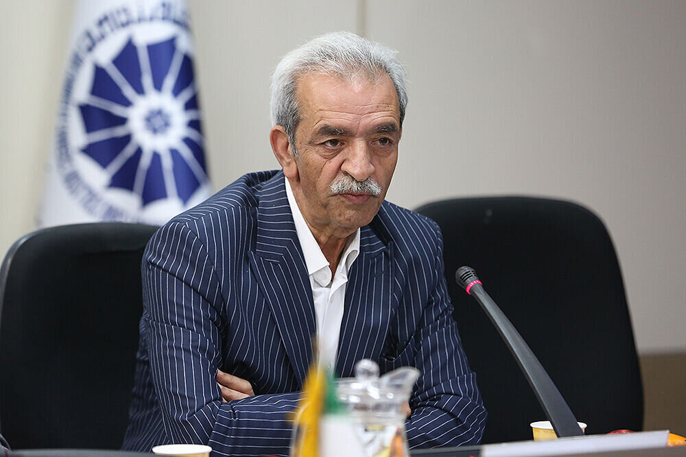 تصمیمات مرتبط با فضای مجازی با دریافت نظرات کارشناسان اخذ شود