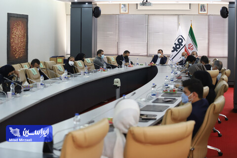 نشست مدیر روابط عمومی شرکت فولاد مبارکه با تعدادی از نمایندگان رسانه های تخصصی صنعت و اقتصاد