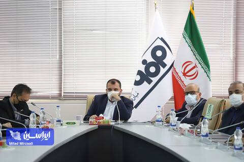 نشست مدیر روابط عمومی شرکت فولاد مبارکه با تعدادی از نمایندگان رسانه های تخصصی صنعت و اقتصاد