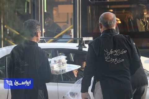 پذیرایی شرکت فولاد مبارکه از عزاداران حسینی در موکب‌های شهدای فولاد مبارکه