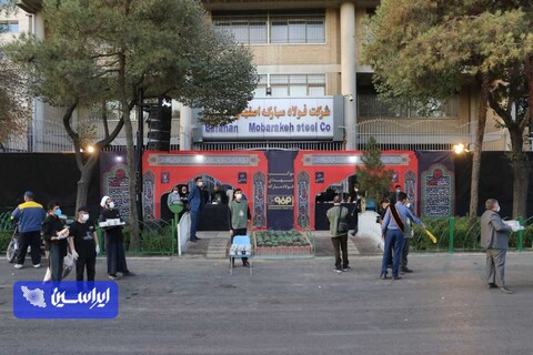 پذیرایی شرکت فولاد مبارکه از عزاداران حسینی در موکب‌های شهدای فولاد مبارکه
