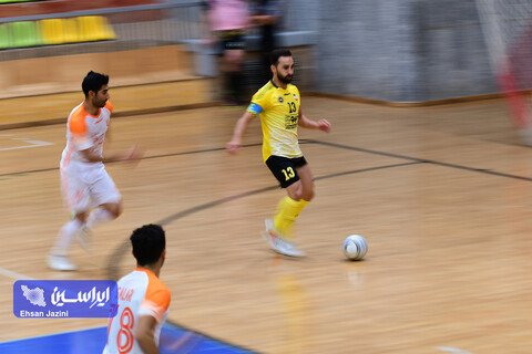 رقابت‌ تیم های فوتسال سپاهان و مس سونگون