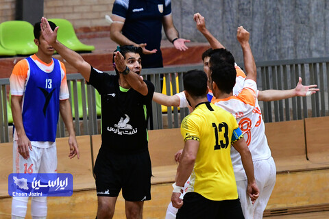 رقابت‌ تیم های فوتسال سپاهان و مس سونگون