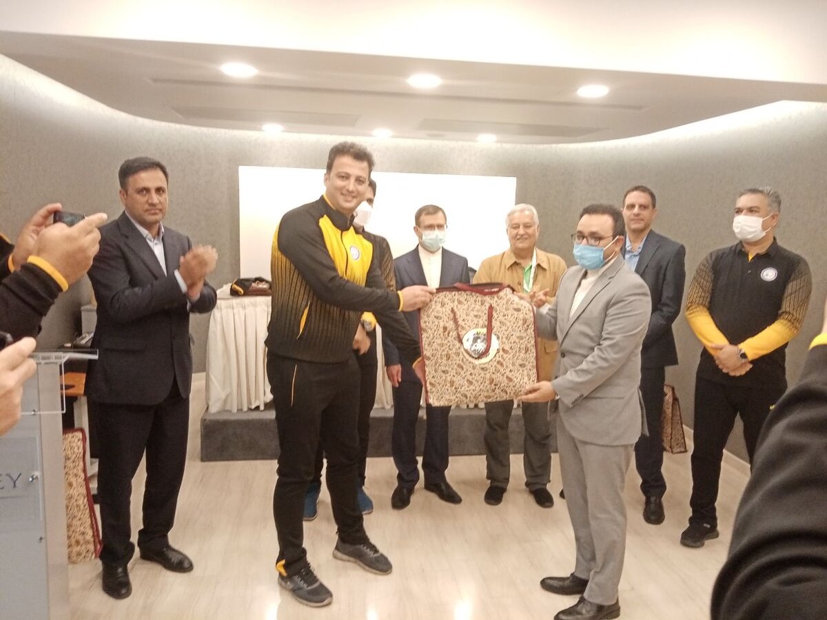 تقدیر سفیر ایران در یونان از فدراسیون ورزش کارگری و فولاد مبارکه 