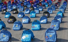  اهدای بیش از ۴ هزار کیف و نوشت‌افزار ایرانی اسلامی به دانش‌آموزان کم‌بضاعت منطقه توسط فولاد مبارکه 