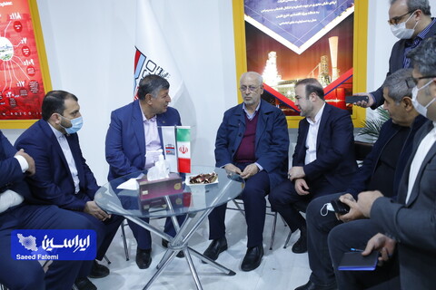 بازدید رئیس کمیسیون صنایع و معادن مجلس شورای اسلامی از غرفه گروه فولاد مبارکه