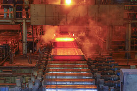 رشد ۸.۲ درصدی تولید فولاد ایران در چهارماهه ۱۴۰۲ / جزئیات کامل تولید فولاد میانی، محصولات فولادی و آهن اسفنجی