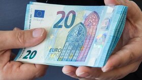 دستور جدید بانک مرکزی ایرلند درباره استفاده از پول نقد