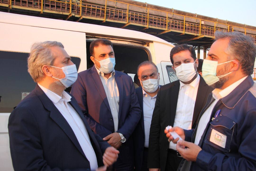 بازدید وزیر صمت از اسکله منطقه ویژه صنایع معدنی و فلزی خلیج فارس