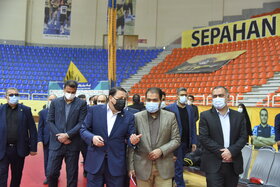 بازدید استاندار اصفهان از ورزشگاه بزرگ نقش جهان