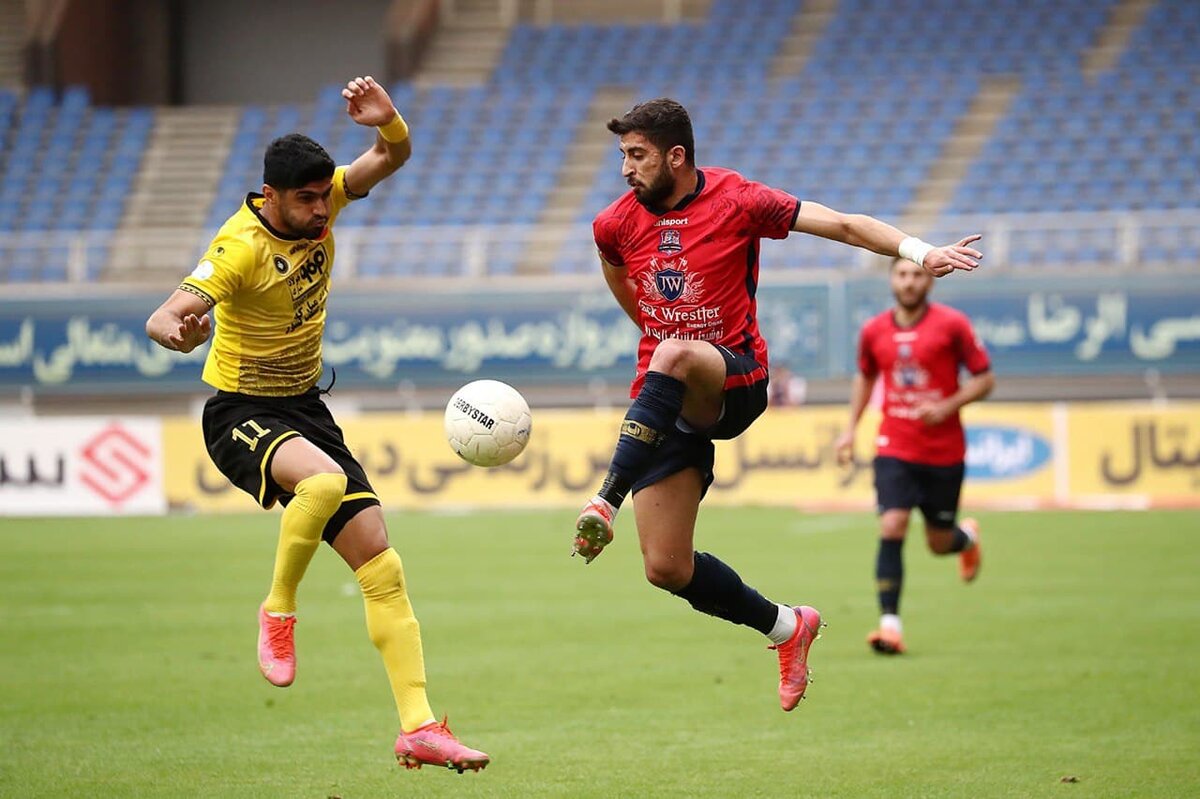 سپاهان ۳ _ نساجی ۱/ محرم پیروز تقابل جذاب با ساکت