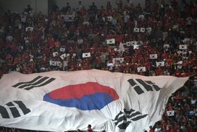 حضور ۱۰۰ درصدی تماشاگران در بازی ایران و کره جنوبی