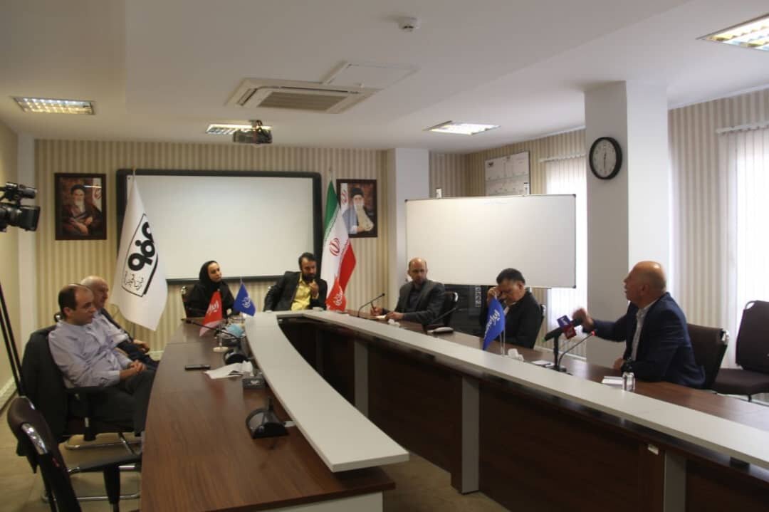 مشکل ما در خصوصی‌سازی مالکیت نیست، مدیریت است/ به‌جای خط دادن به صنایع بزرگ از آن‌ها خط بگیریم