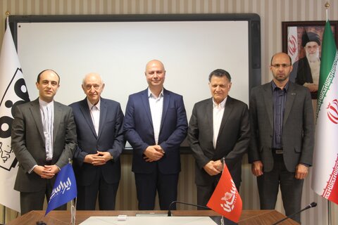 مشکل ما در خصوصی‌سازی مالکیت نیست، مدیریت است/ به‌جای خط دادن به صنایع بزرگ از آن‌ها خط بگیریم