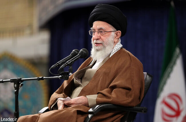 نظام جمهوری اسلامی با الهام از اهل‌بیت (ع) اژدهای هفت‌سر استکبار را عقب راند و پیشرفت کرد