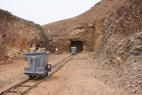 عملیات آماده سازی جهت استخراج مواد نسوز در معادن شهید نیلچیان