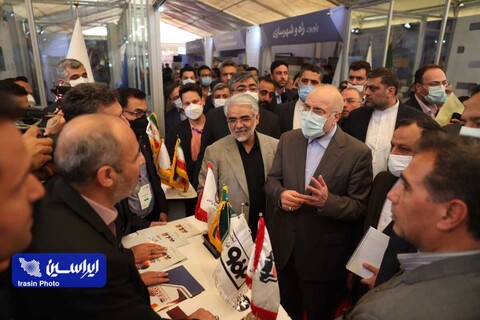 بازدید رئیس مجلس شورای اسلامی از غرفه فولاد مبارکه