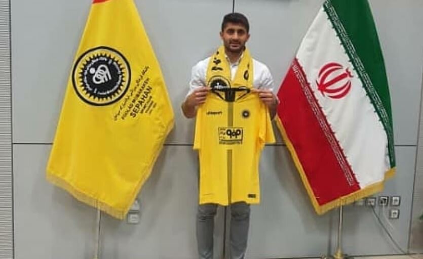 محمد نژادمهدی قرارداد خود را با سپاهان تمدید کرد