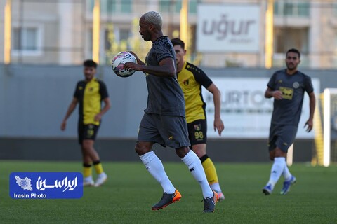 دیدار تیم‌های سپاهان و استانبول اسپور