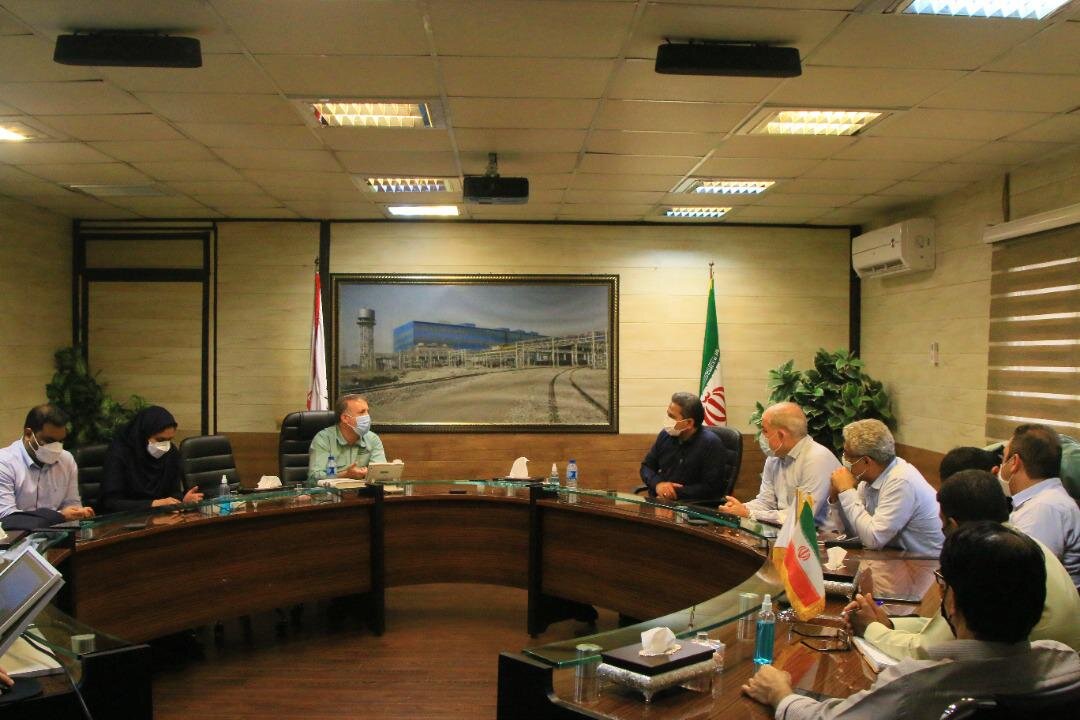 بازدید مسئولان سازمان برنامه و بودجه از فولاد هرمزگان 