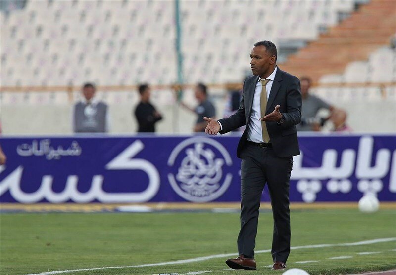 مورایس: قولی برای اضافه شدن مربی ایرانی نمی‌دهم