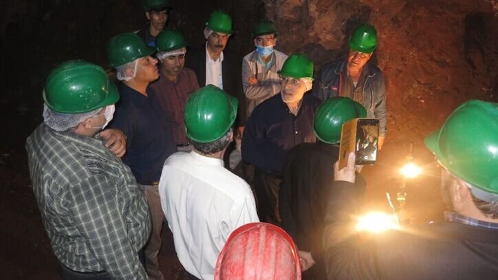 پلمپ یک معدن کرومیت در شهرستان جغتای