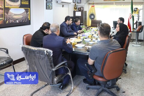 بازدید علیرضا ایزدی از ورزشگاه نقش جهان