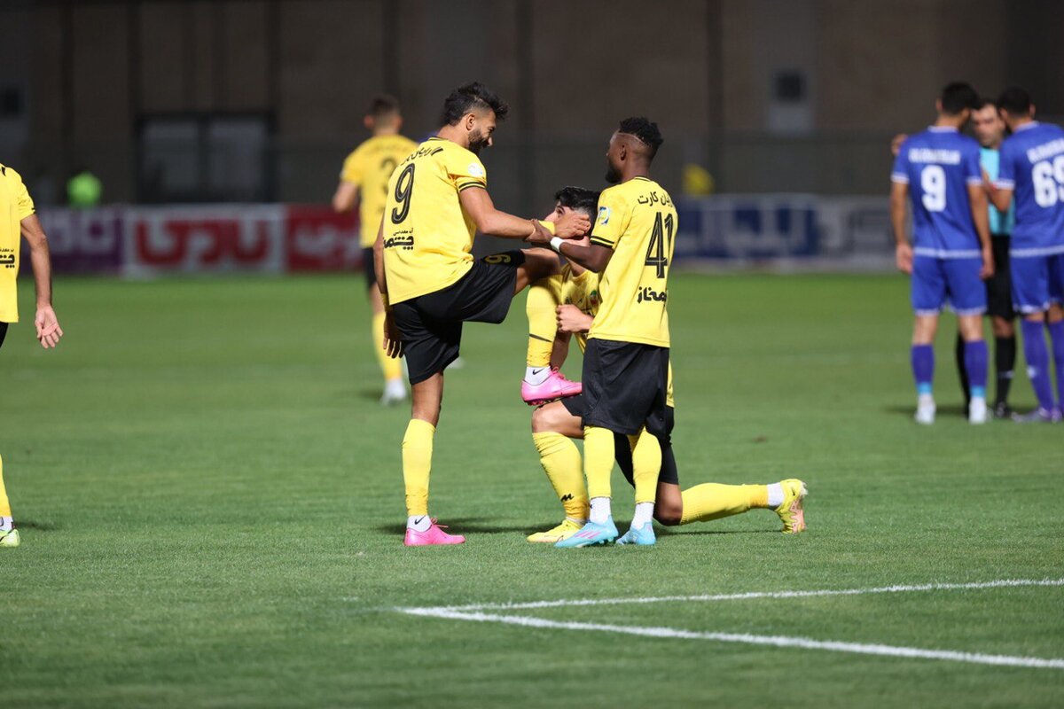 آمار بازی گل‌گهر و سپاهان/ زکی‌پور بهترین بازیکن زمین شد