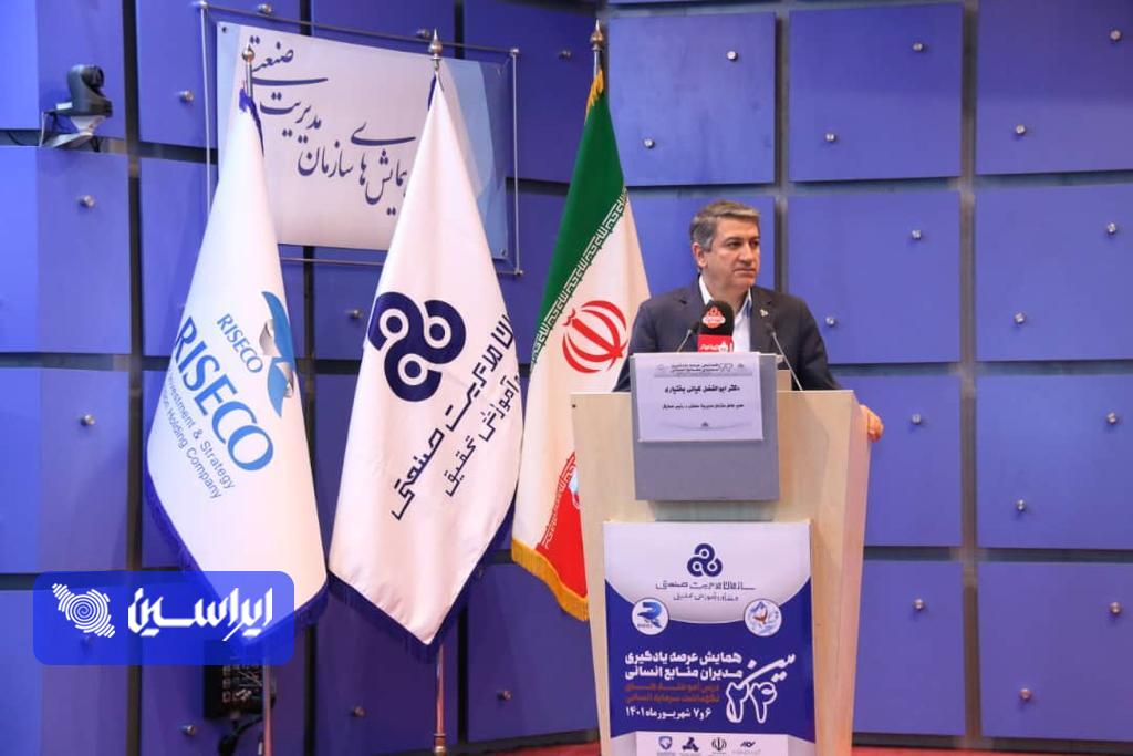  گردش مغزها و استفاده از دستاوردهای نخبگان کشور مورد توجه قرار گیرد