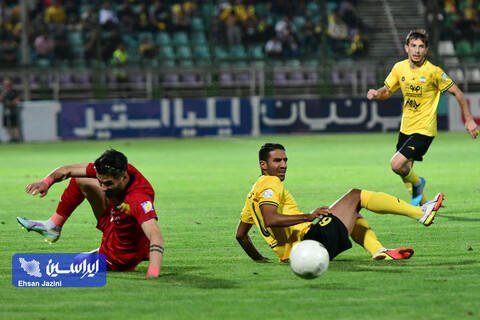 دیدار تیم‌های فولاد مبارکه سپاهان و فولاد خوزستان