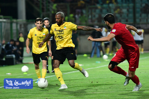 دیدار تیم‌های فولاد مبارکه سپاهان و فولاد خوزستان